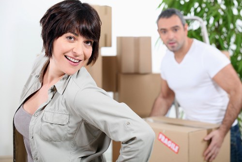 Movers handling stairs and access challenges in a German apartment building
